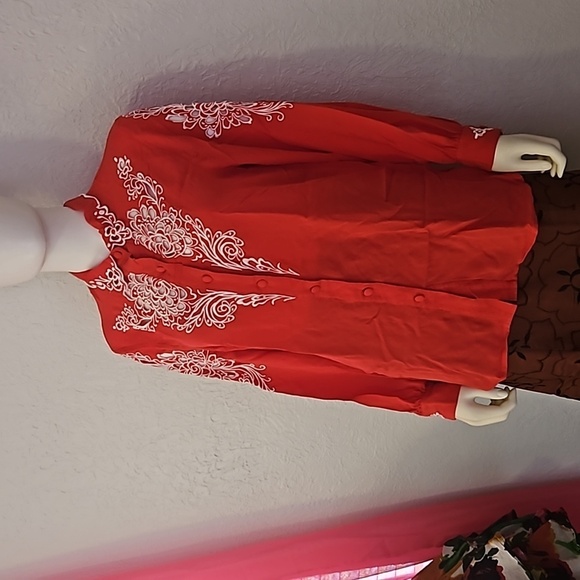 Vtg BOB MACKIE red embroidered floral peekaboo cutout silk Valentine's Blouse - Picture 3 of 9